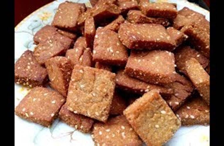 गुड़ और गेहूं के आटे से बनाएं हेल्दी मीठी मठरी, स्वाद भी और सेहत भी