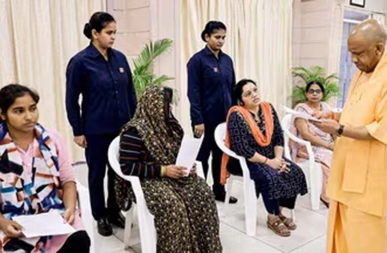 जनता दर्शन में योगी का बड़ा आश्वासन, गंभीर मरीजों के इलाज में मिलेगी आर्थिक मदद