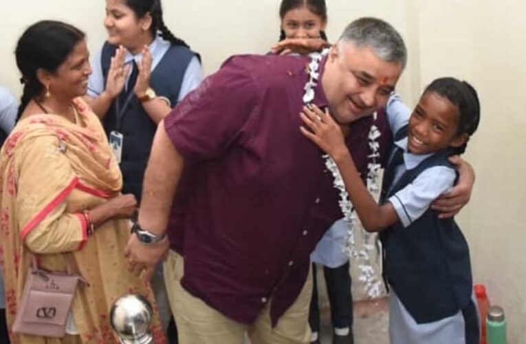बेटियों के सपनों को मिली नई उड़ान, शाला प्रवेश उत्सव में शामिल हुए पर्यटन एवं संस्कृति मंत्री  राजेश अग्रवाल