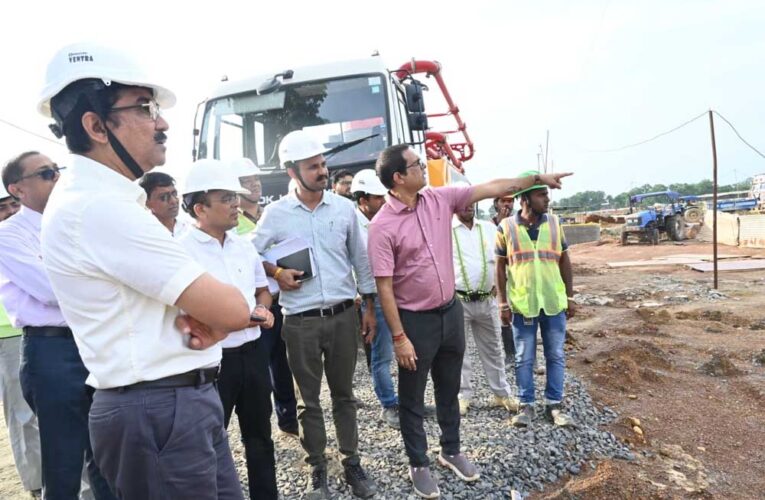 बिलासपुर संभागायुक्त ने निर्माणाधीन मेडिकल कॉलेज का किया निरीक्षण