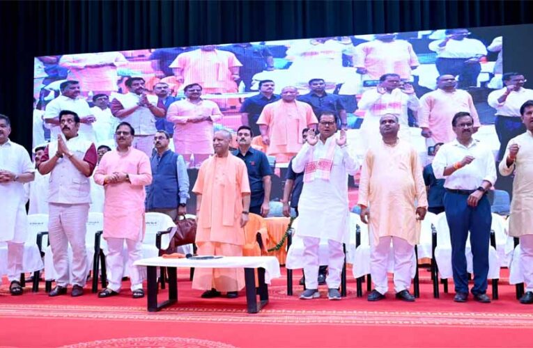 पहले विपक्ष ने किसानों को भड़काया था, अब छात्रों को भड़का रहे : मुख्यमंत्री