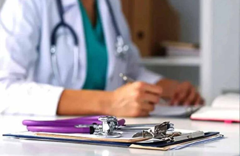 CG: अस्पताल ड्यूटी के दौरान निजी प्रैक्टिस करने पर दो डॉक्टरों को नोटिस