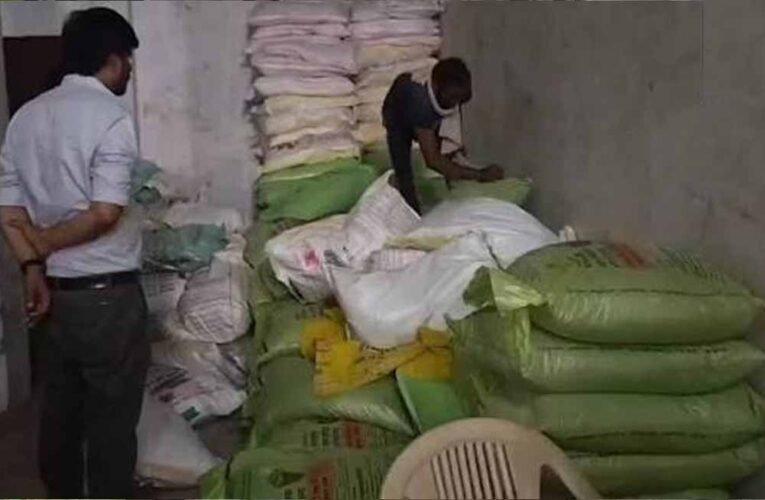 दुर्ग में अवैध खाद के गोदाम पर प्रशासन की बड़ी कार्रवाई, कृषि सामग्री जब्त