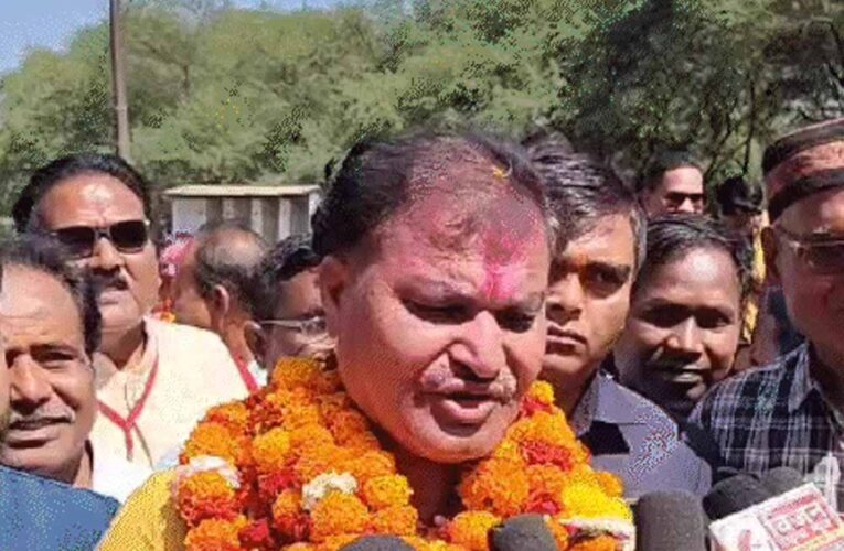 ‘जिसे कभी देखा नहीं, उसने मुझे पिता बना लिया’, राजनांदगांव में एक वोट से जीते पार्षद पर नया विवाद