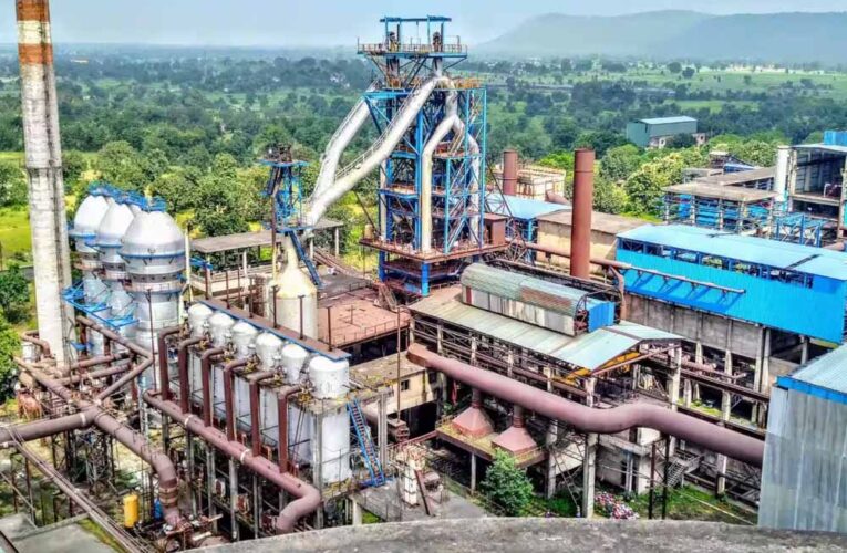 छत्तीसगढ़ में उद्योगों के लिए नया नियम, एक हेक्टेयर भूमि पर लगाने होंगे 2,500 पौधे