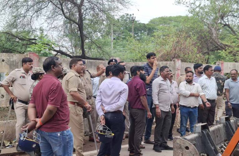 दुर्ग में रेलवे की जमीन से हटे वारिस, स्वेच्छा से प्रशासन को सौंपा मकान