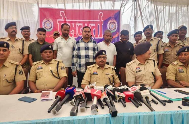 43 शिक्षकों से करोड़ों की लोन ठगी, 5 आरोपी गिरफ्तार, लैपटॉप और चेकबुक बरामद