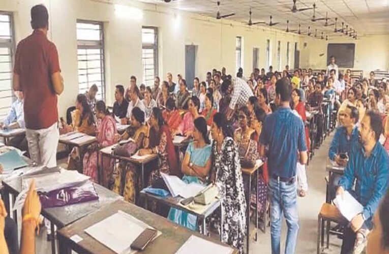 CG के शिक्षकों को हाईकोर्ट से नहीं मिली राहत, क्रमोन्नति वेतनमान पर रिट याचिकाएं खारिज
