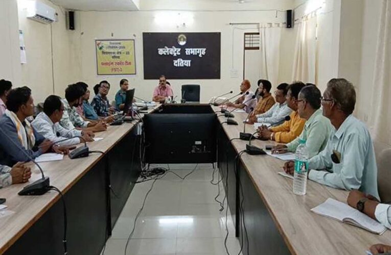 दतिया में निर्वाचन आयोग के दिशा-निर्देशों के अनुरूप प्रशासन सक्रिय