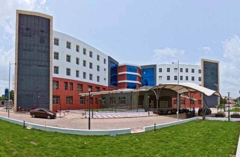 इंदौर के नए जिला अस्पताल में पहले दिन 462 मरीज पहुंचे, 13 MRI और 4 टीकाकरण हुए