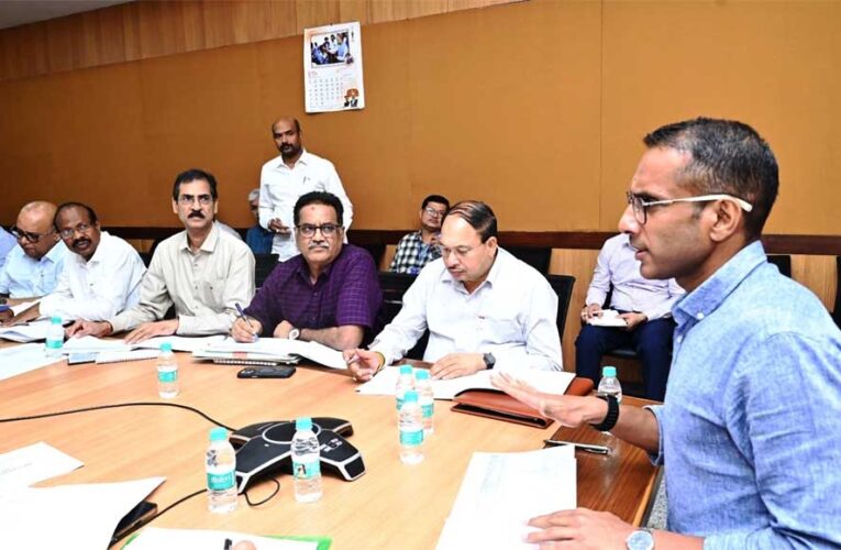 लोक निर्माण विभाग के सचिव ने रेलवे ओवर-ब्रिज एवं रेलवे अंडर-ब्रिज कार्यों की समीक्षा की
