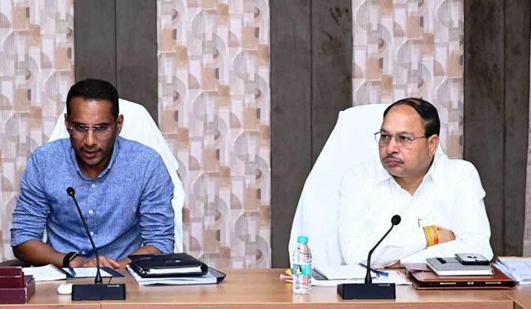 लोक निर्माण विभाग के सचिव ने विद्युत एवं यांत्रिकी कार्यों की समीक्षा की