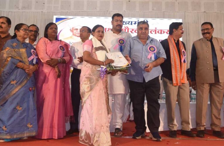 शिक्षा ही सफलता का मूल मंत्र है, कोई भी बच्चा शिक्षा से वंचित न रहे — पर्यटन मंत्री  राजेश अग्रवाल
