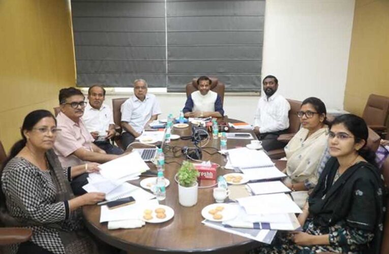 मध्यप्रदेश राज्य वित्त आयोग ने राजस्व विभाग के अधिकारियों के साथ की समीक्षा