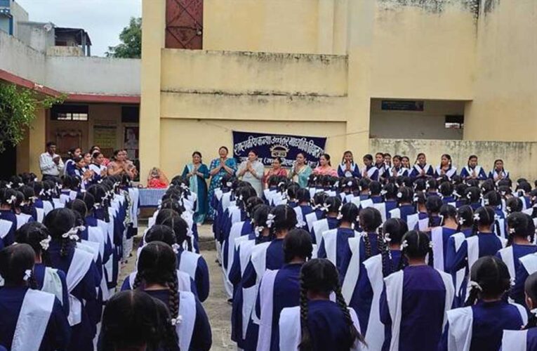 प्रदेश के 3,553 शासकीय स्कूलों के विद्यार्थियों ने 274 सांदीपनि विद्यालयों का किया शैक्षणिक भ्रमण
