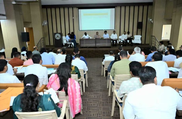 निर्माण कार्यों का हर 15 दिनों में करें निरीक्षण, नागरिक सुविधाओं के काम में न हो लापरवाही :  शंगीता आर.
