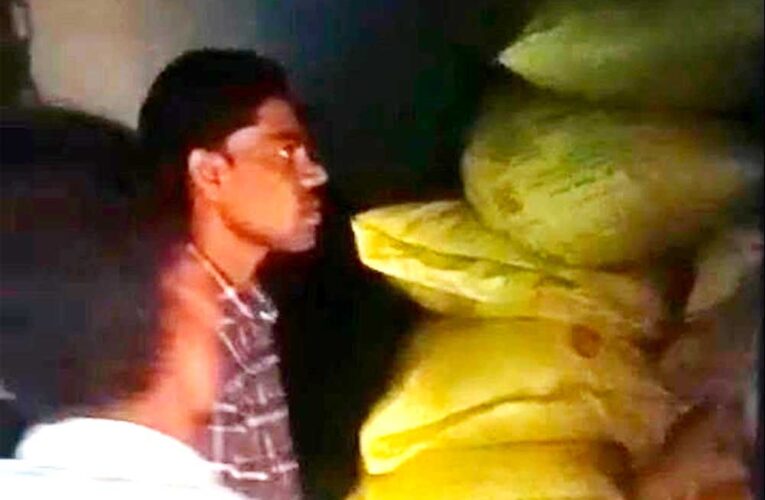 बेमेतरा में अवैध उर्वरक भंडारण पर बड़ी कार्रवाई, 275 बोरी यूरिया जब्त; किसानों के अधिकारों की रक्षा के लिए राज्य सरकार सजग