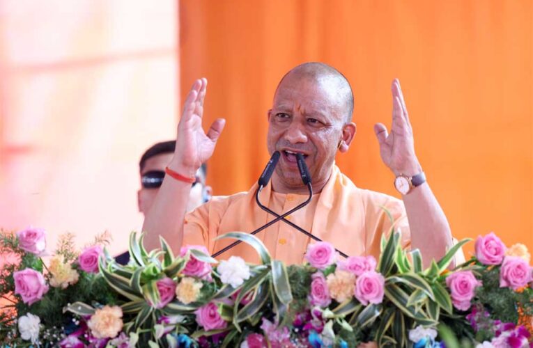 पढ़ाई में पीछे छूटे बच्चों को मुख्यधारा में लाएगी योगी सरकार, कैच-अप शिक्षण अभियान को मिलेगी नई गति