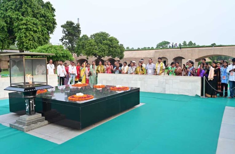 बस्तर के प्रतिनिधियों ने देखा राष्ट्रपति भवन, बस्तर की संस्कृति का हुआ भव्य सम्मान
