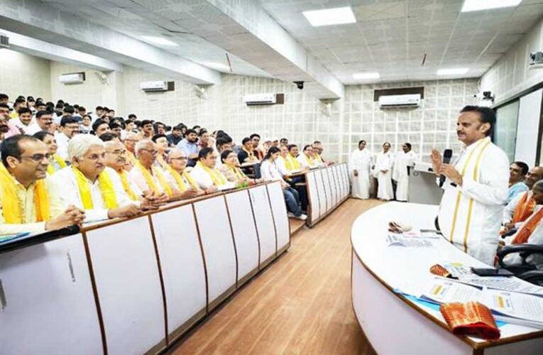 चिकित्सा सेवा केवल एक पेशा नहीं बल्कि मानवता की सर्वोच्च सेवा है : उप मुख्यमंत्रीशुक्ल