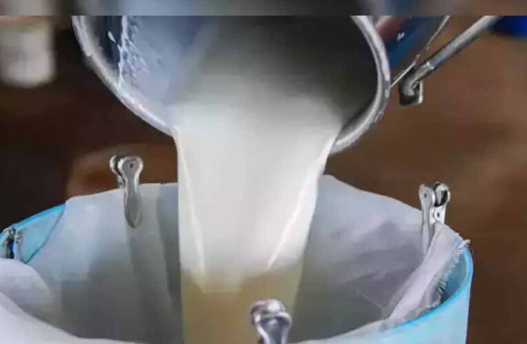 योगी सरकार की योजना से बदली किस्मत, डेयरी से सालाना हो रही 20 लाख की कमाई