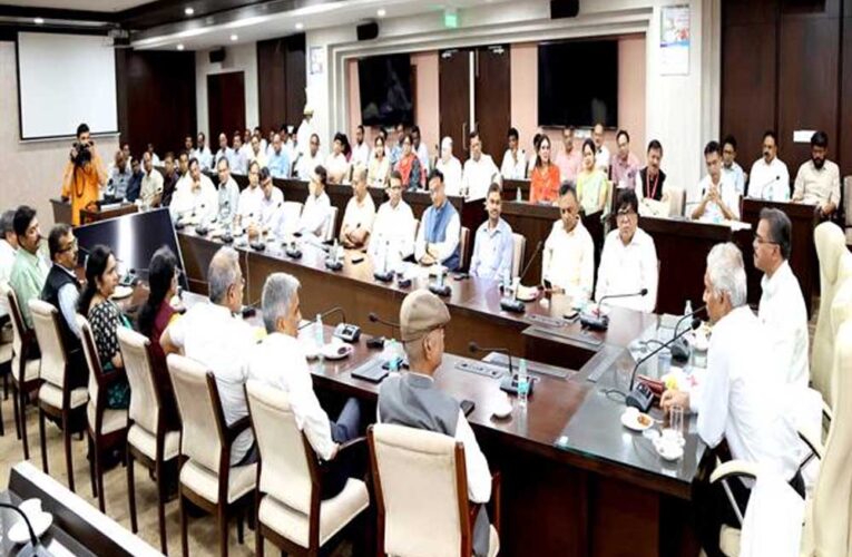 अधिकारी टीम मध्यप्रदेश के रूप में योजनाओं और निर्णयों के क्रियान्वयन में उत्कृष्ट भूमिका निभाएं : मुख्य सचिव  बर्णवाल