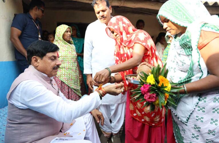 मुख्यमंत्री डॉ. यादव ने जनजातीय परिवार के घर किया भोजन