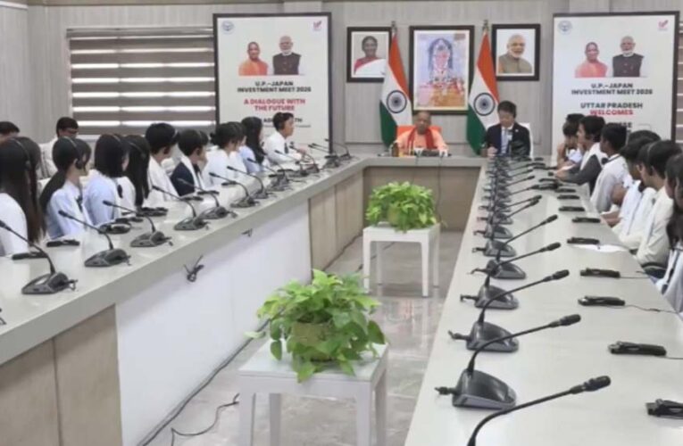 CM योगी के सामने जापानी और भारतीय छात्रों का संवाद, संस्कृति से मजबूत हुई दोस्ती