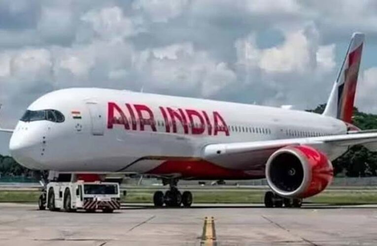 Air India फ्लाइट में 300 फीट नीचे गिरा विमान, हाइड्रोलिक फेलियर इंडिकेशन की जांच