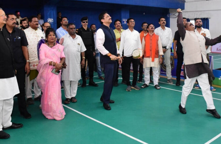 रायपुर : विधानसभा अध्यक्ष डॉ. रमन सिंह और उप मुख्यमंत्री अरुण साव ने 25वीं छत्तीसगढ़ स्टेट जूनियर रैंकिंग बैडमिंटन टूर्नामेंट का किया शुभारंभ