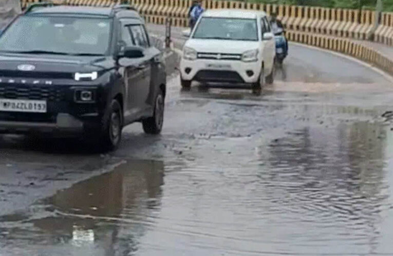 भोपाल में 3 दिन की बारिश ने खोली सड़कों की पोल! अटल पथ और लिंक रोड-2 खस्ताहाल, 527 लोगों का रेस्क्यू