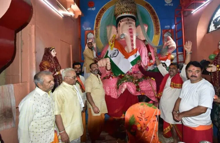 उज्जैन के बड़े गणेश मंदिर में अनोखा स्वाधीनता दिवस, सवा लाख दूर्वा-पुष्प और तिरंगे का हुआ पूजन