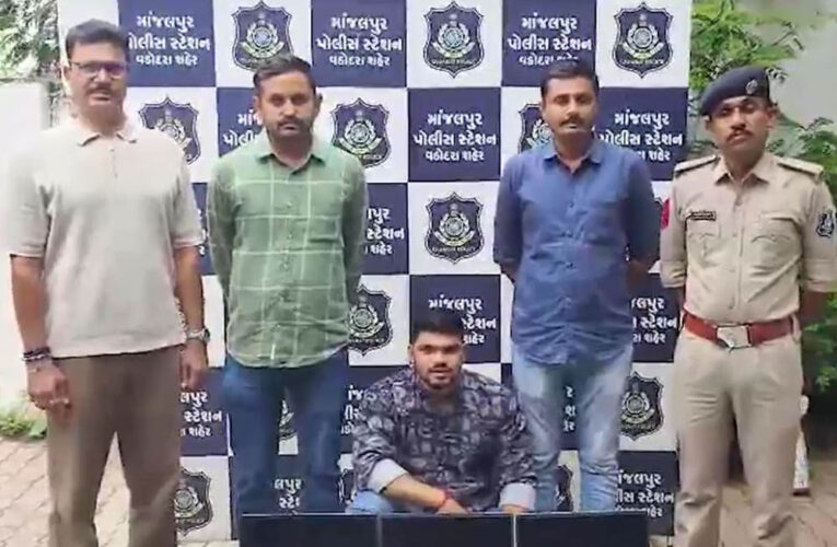 ‘कपड़े उतारो और पैसे कमाओ’! 10वीं पास युवक ने बनाया ऐप, फ्लैट में चल रहा था ऑनलाइन खेल