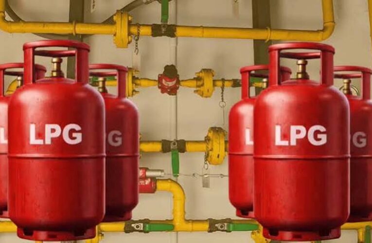 LPG सप्लाई मजबूत करने की बड़ी तैयारी, 1,800 किमी नई पाइपलाइन पर ₹7,000 करोड़ खर्च