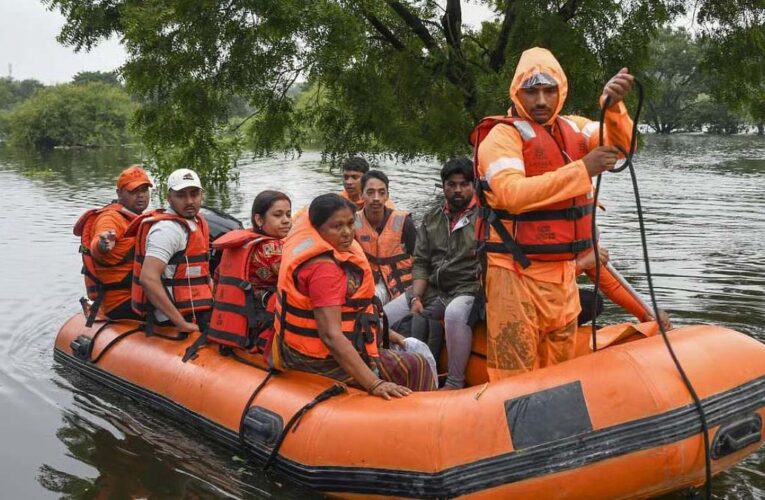 बाढ़ प्रभावित क्षेत्रों में राहत-बचाव के लिए 86 टीमें तैनात, एनडीआरएफ-एसडीआरएफ और पीएसी मोर्चे पर