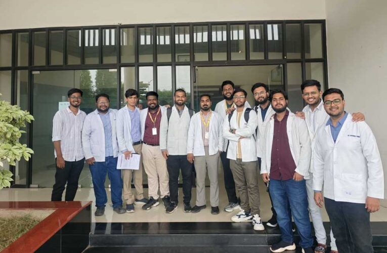 इंटर्न्स की समस्याओं पर चिकित्सा शिक्षा विभाग की बैठक, स्टाइपेंड बढ़ाने की माँग पर विचार का आश्वासन