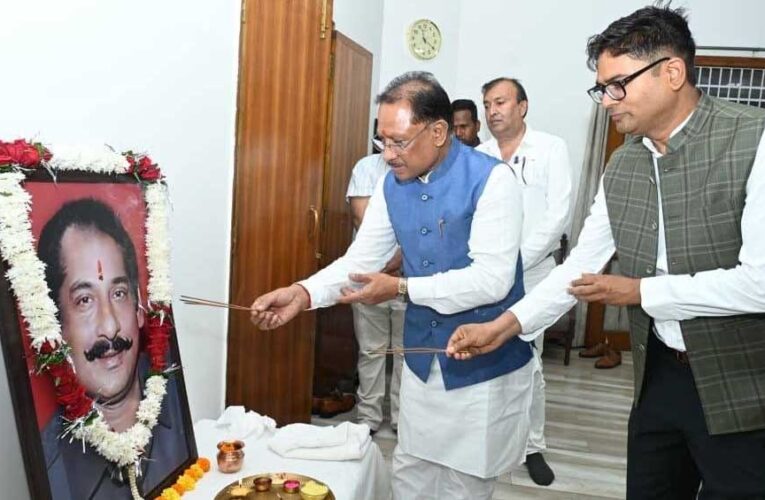स्व. दिलीप सिंह जूदेव की पुण्यतिथि पर वित्त मंत्री ओपी चौधरी ने किया श्रद्धापूर्वक नमन