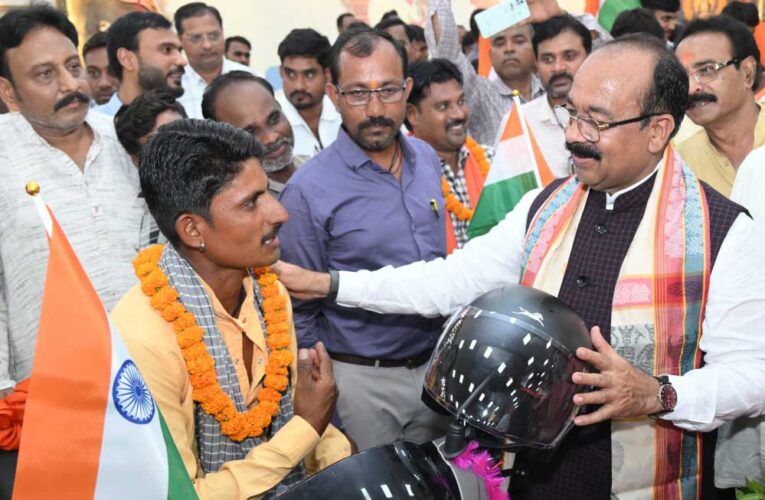 रायपुर : तिपहिया स्कूटी से बढ़ेगी दिव्यांगजनों की आत्मनिर्भरता : अरुण साव