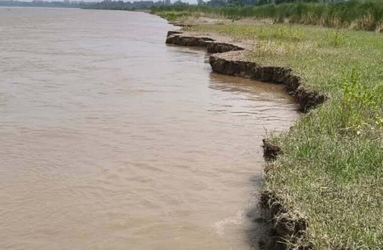सरयू का जलस्तर खतरे के निशान से 30 सेमी नीचे, घटते पानी के साथ तेज हुआ कटान