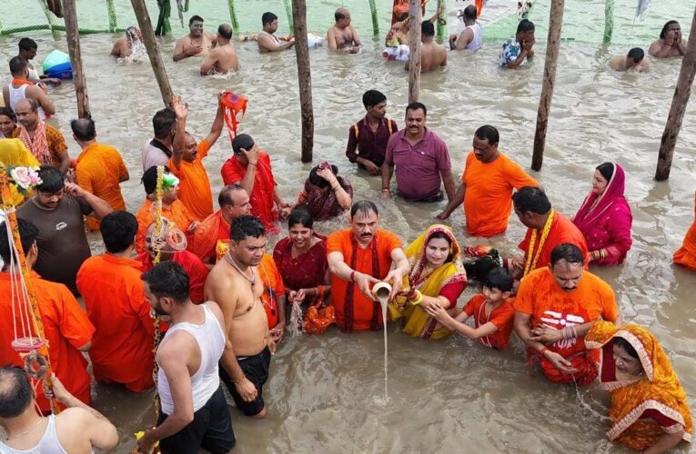 सावन की भक्ति में लीन हुए स्वास्थ्य मंत्री श्याम बिहारी जायसवाल, बाबा बैद्यनाथ और बासुकिनाथ के दरबार में टेका माथा