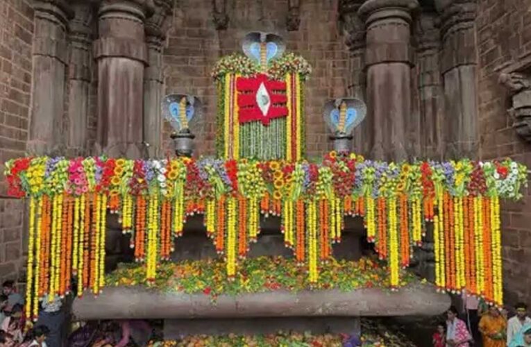 सावन सोमवार-नागपंचमी का दुर्लभ संयोग, भोजपुर में नागेश्वर स्वरूप में सजे महादेव; उज्जैन में 6 लाख भक्तों ने किए दर्शन