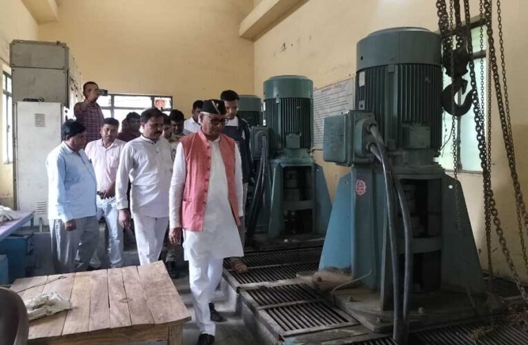 जलभराव रोकने को विधायक डॉ. नीरज बोरा ने पंपिंग स्टेशनों का किया निरीक्षण