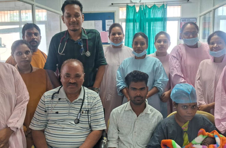 800 ग्राम के अति-कम वजनी नवजात को जिला चिकित्सालय अनूपपुर के SNCU ने दिया नया जीवन