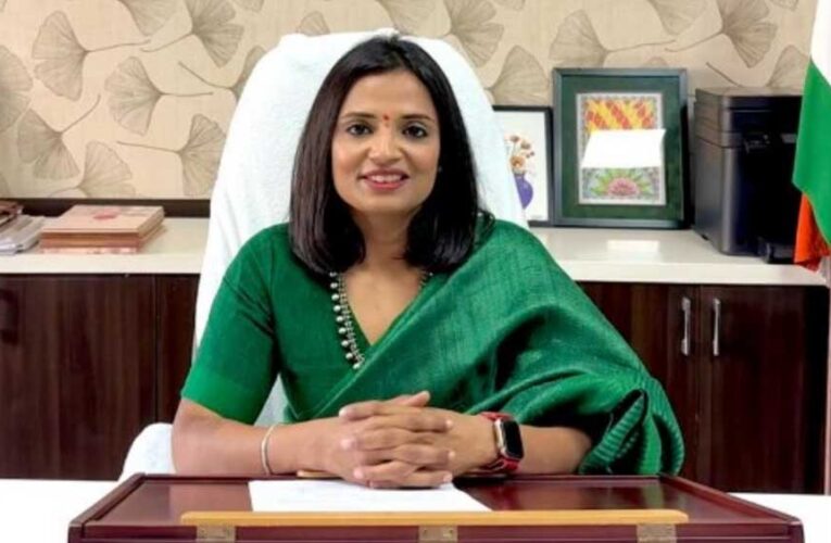 IAS Gargi Jain: माइक्रोसॉफ्ट की नौकरी छोड़ी, UPSC में हासिल की 45वीं रैंक, जानें कौन हैं ‘कलेक्टर दीदी’
