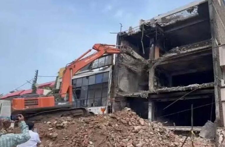 लखनऊ में 101 अवैध इमारतों पर चलेगा बुलडोजर, 17 अगस्त से शुरू होगा ध्वस्तीकरण अभियान