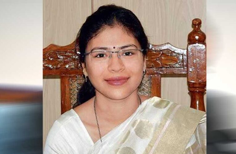 क्यों IAS दुर्गा शक्ति नागपाल पर भड़का इलाहाबाद हाईकोर्ट? लगाई कड़ी फटकार