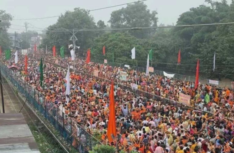 सीवन घाट पर एंट्री रोकी, श्रद्धालुओं की भारी भीड़: सीहोर में 11 किमी लंबी कांवड़ यात्रा शुरू