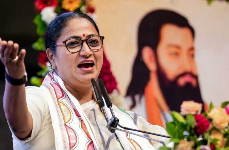 दिल्ली की महिलाओं को रक्षाबंधन का तोहफा, CM रेखा गुप्ता ने लॉन्च की लक्ष्मी योजना