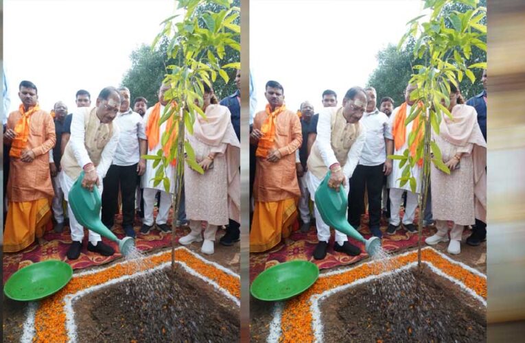 मुख्यमंत्री विष्णुदेव साय ने बाबा कर्मेश्वर का किया रुद्राभिषेक, प्रदेशवासियों की सुख-समृद्धि और खुशहाली की कामना की