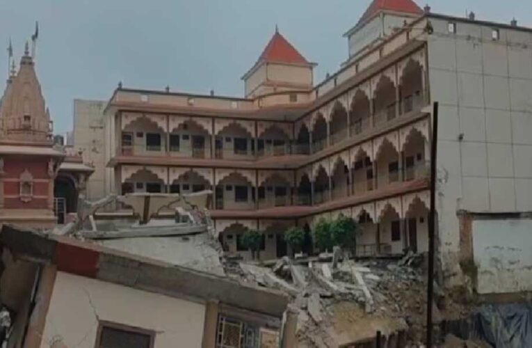 प्रयागराज में बड़ा हादसा! निर्माणाधीन स्वामी नारायण मंदिर का हिस्सा भरभराकर गिरा